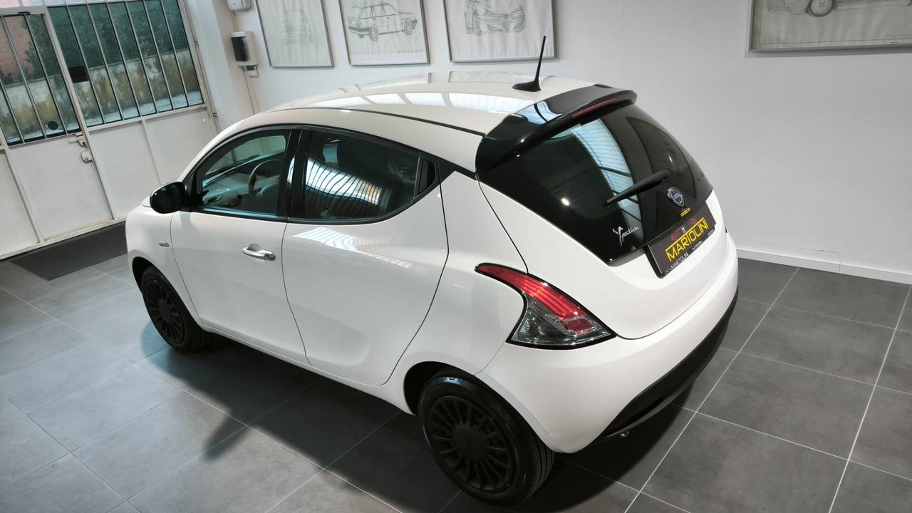 Lancia Ypsilon 1.0 FireFly 5 porte S&S Hybrid Silver Plus