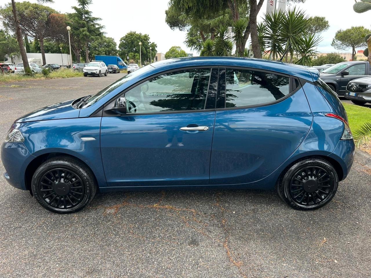 Lancia Ypsilon 1.0 FireFly 5 porte S&S Hybrid Ecochic Silver