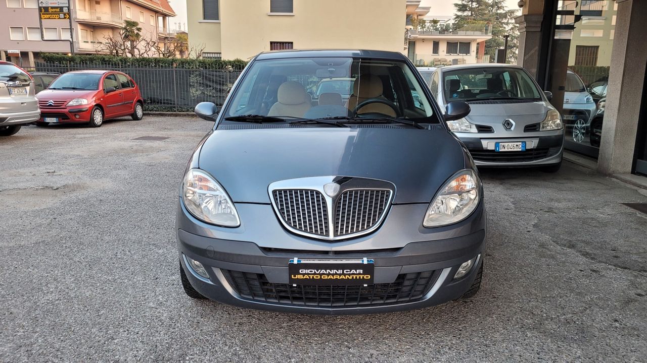 Lancia Ypsilon 1.4 16V Platino 100