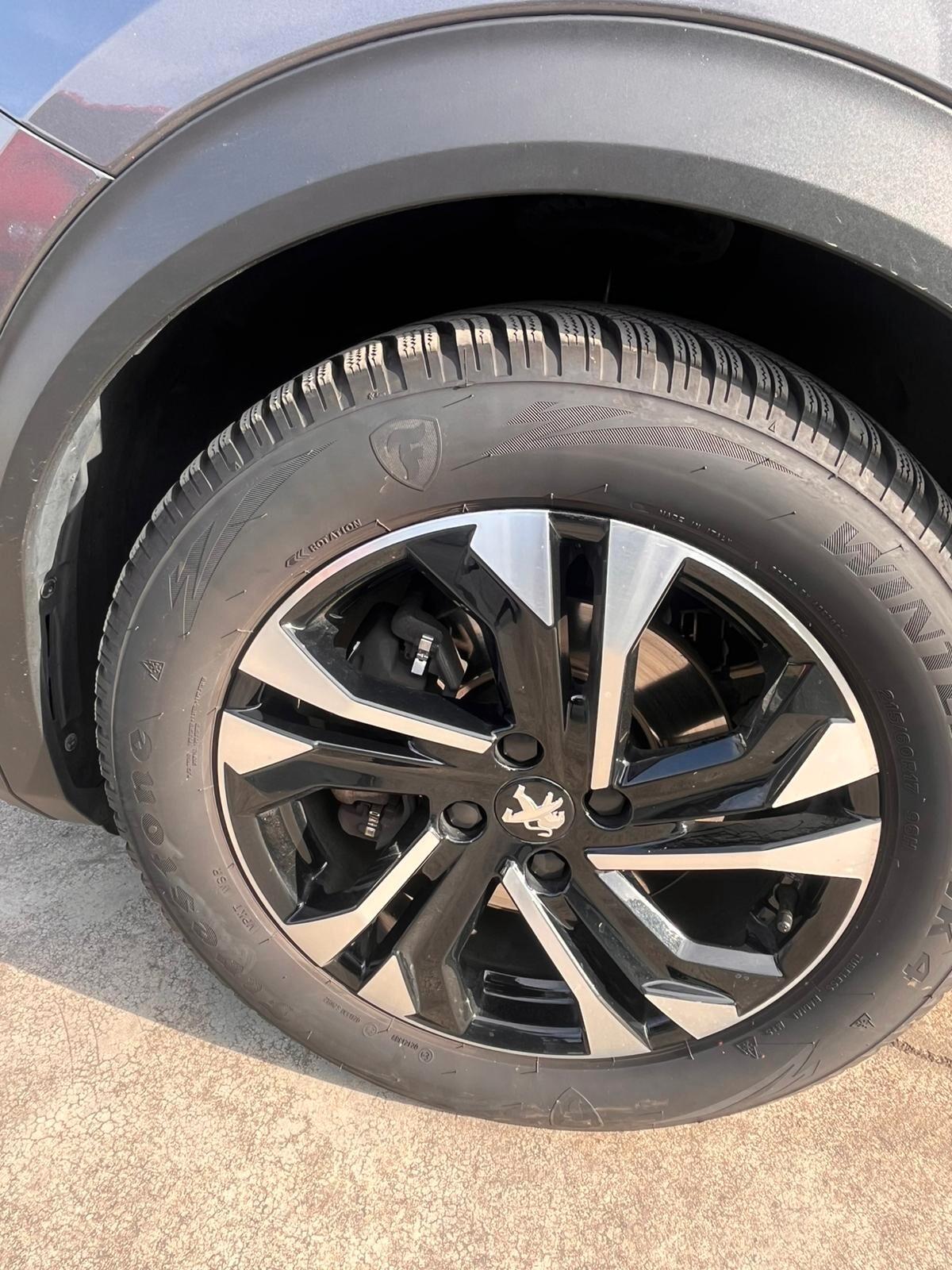Peugeot 2008 BlueHDi 130 S&S EAT8 Allure