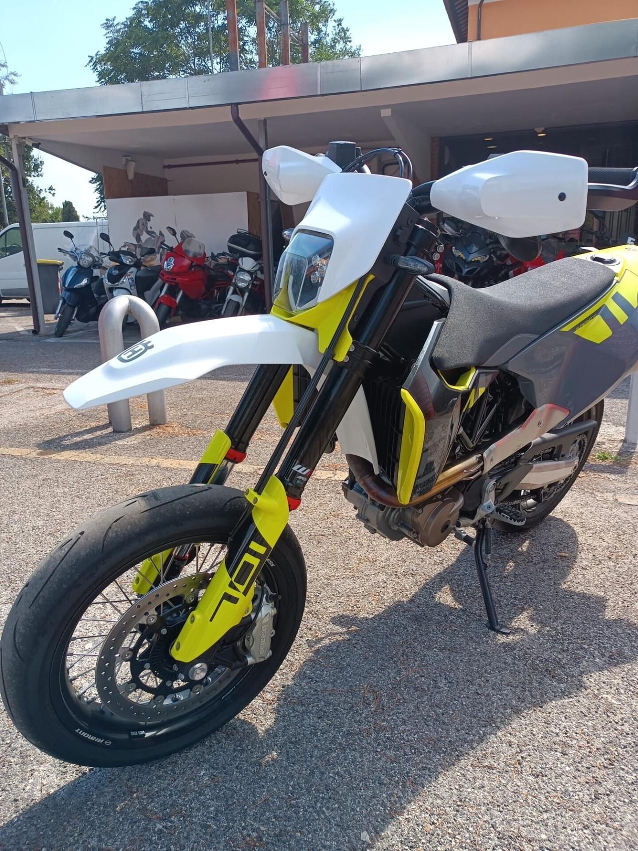 Husqvarna 701 Supermoto