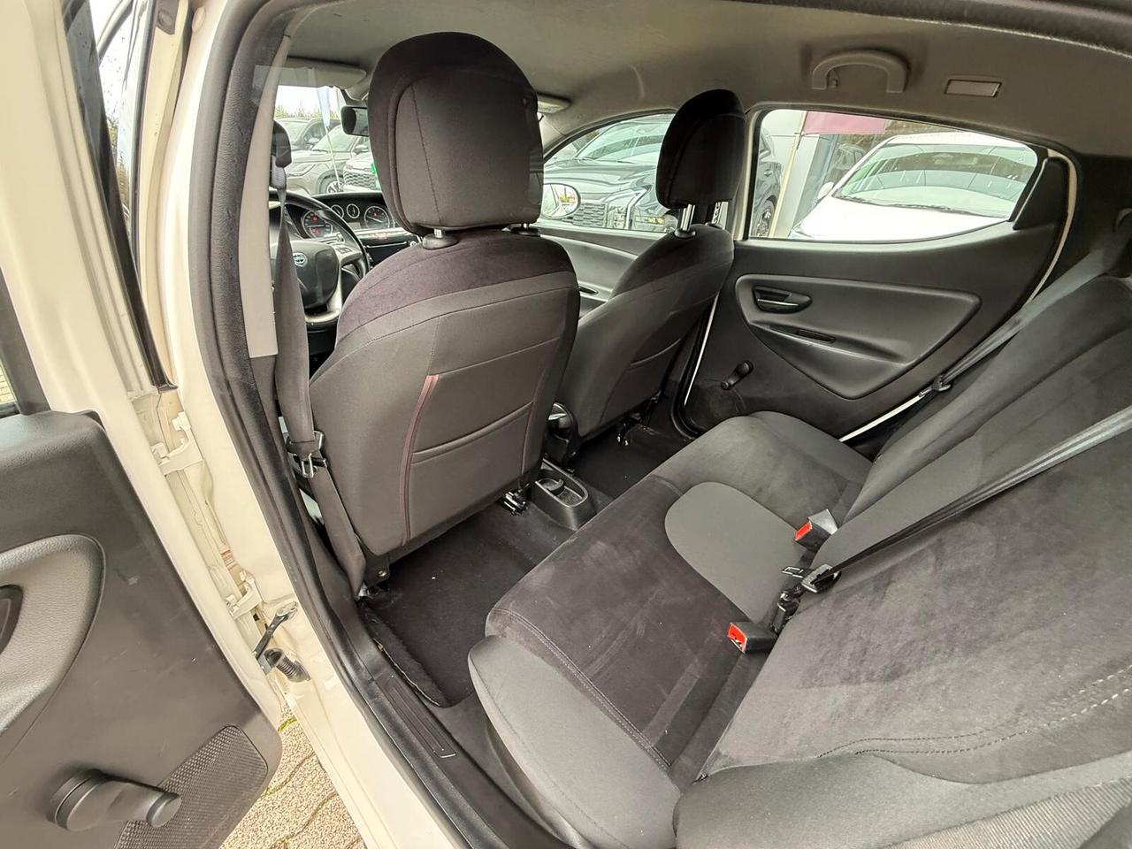 Lancia Ypsilon 1.2 69 CV 5 porte Gold