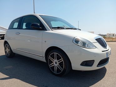 Lancia Ypsilon 1.3 MJT 75 CV Unyca