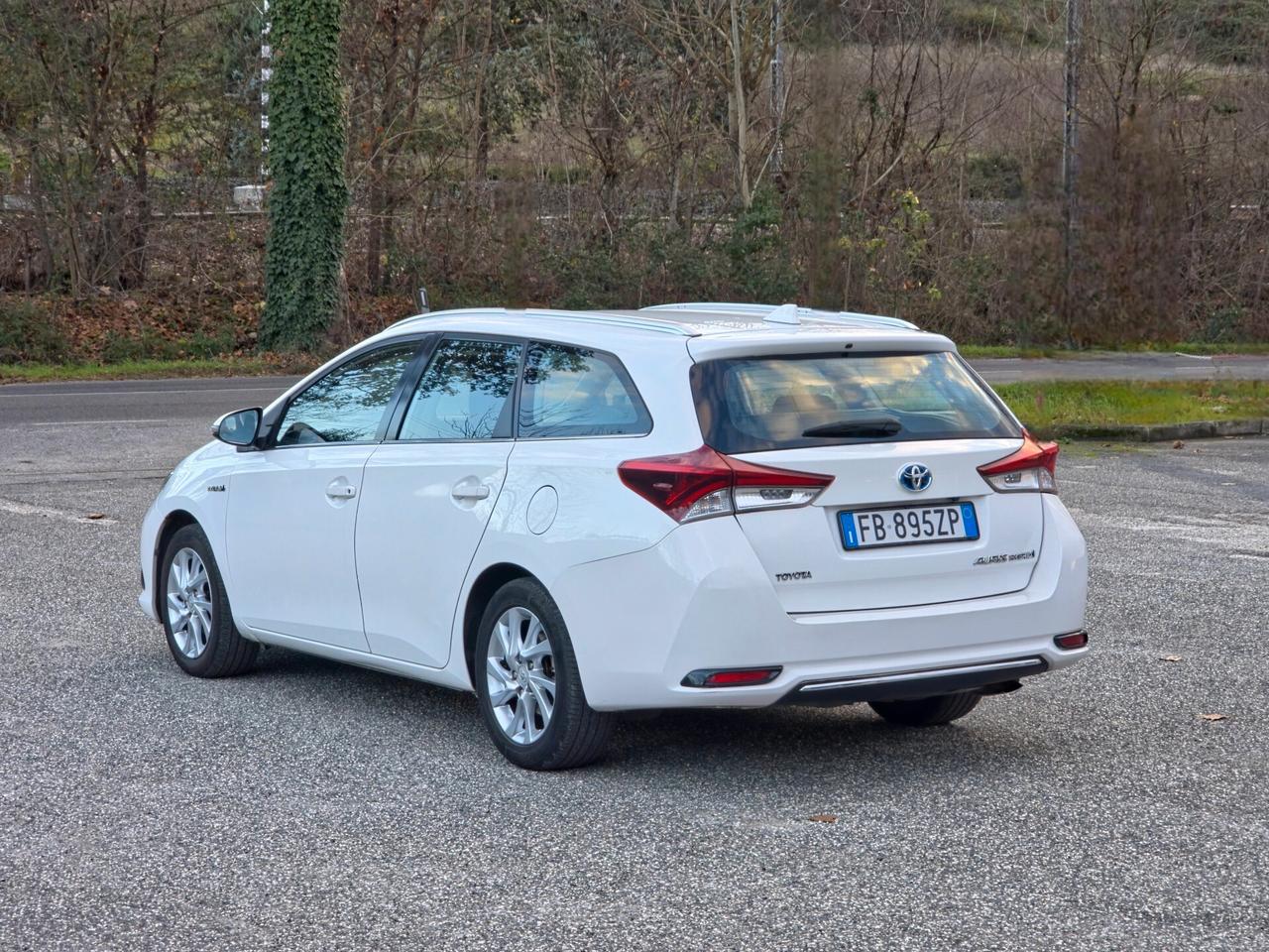 Toyota Auris Touring Sports 1.8 Hybrid Lounge 2015-E6B Automatico NEO