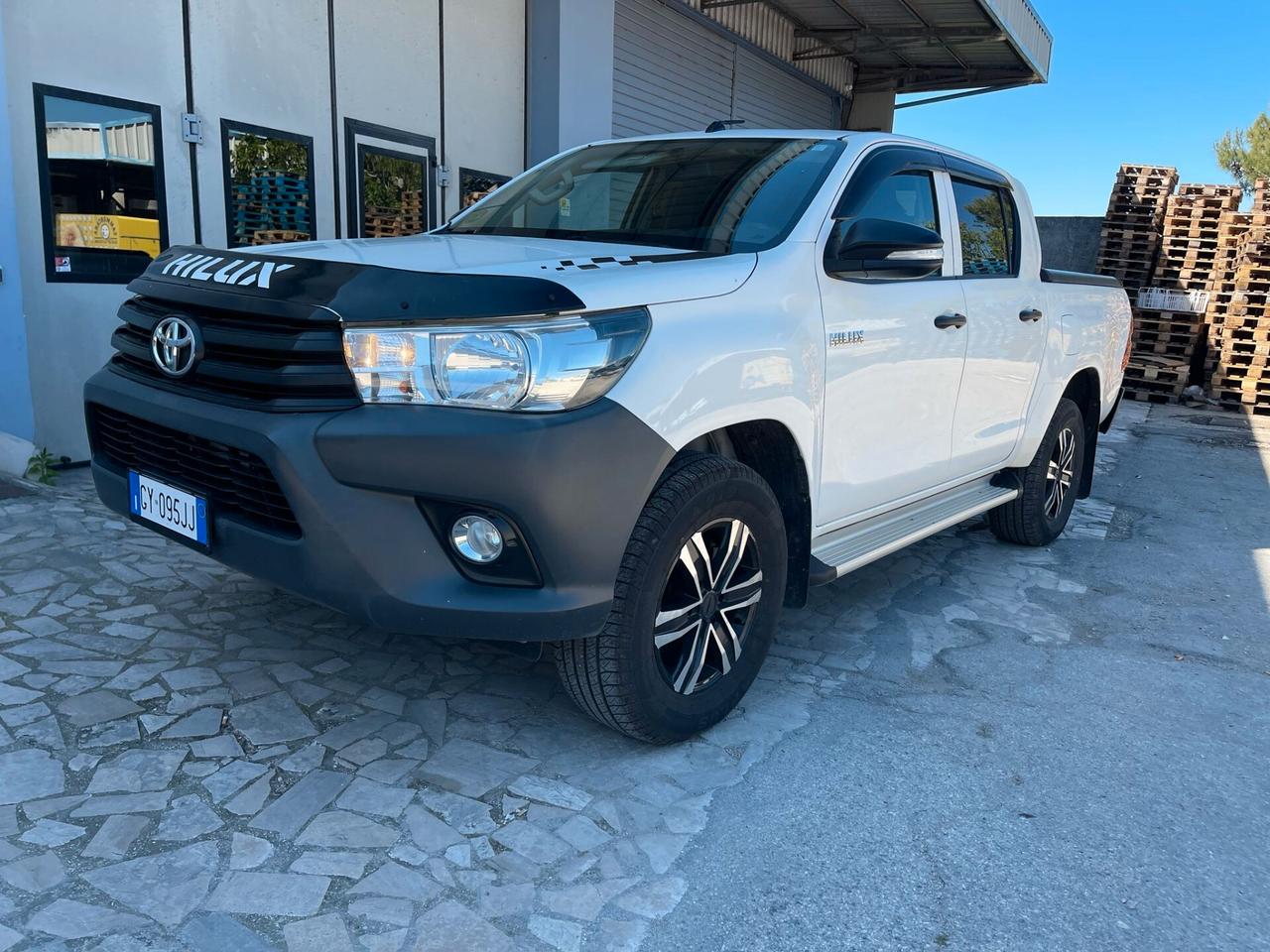Toyota Hilux 2.4 D-4D A/T 4WD 4 porte Double Cab Lounge GX4X4