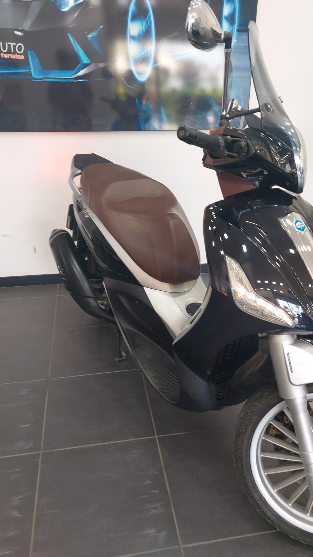 Piaggio Beverly 300 BASE