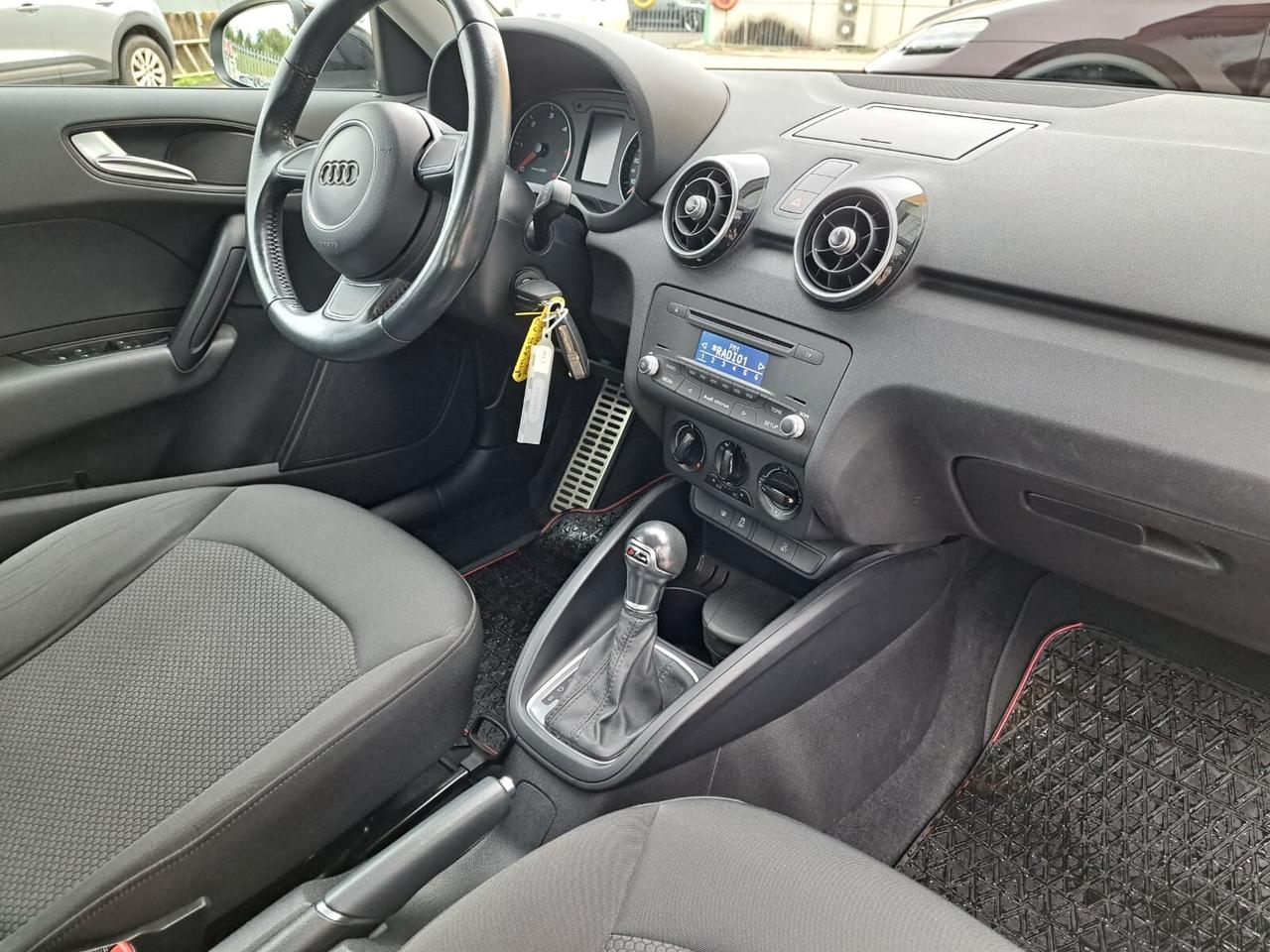 Audi A1 SPB 1.6 TDI S tronic line -DOPPI CERCHI