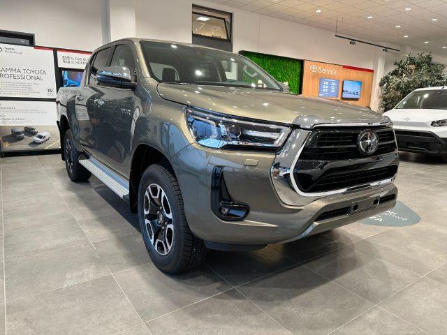 TOYOTA Hilux 2.4 D-4D A/T 4WD 4 porte Double Cab Executive