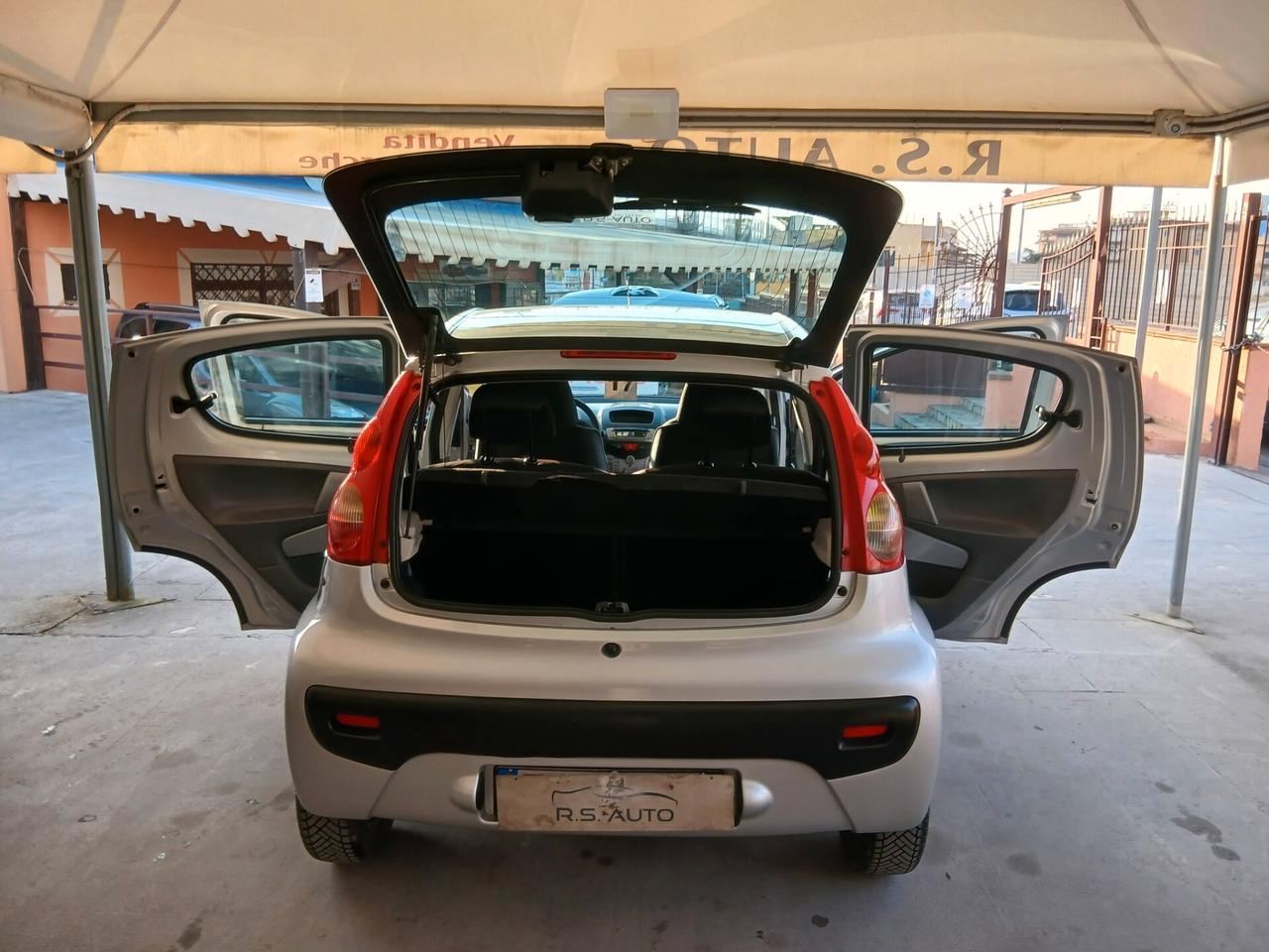 Peugeot 107 1.0b 5p solo km132000 full 10