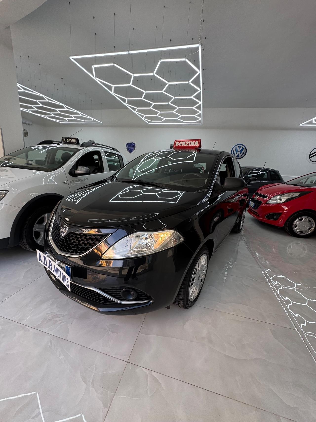 Lancia Ypsilon 1.2 69 CV 5 porte Platinum
