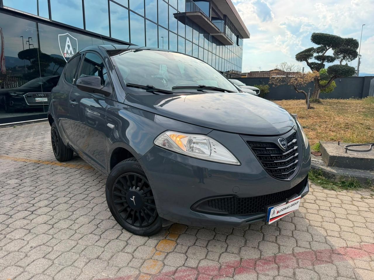 Lancia Ypsilon 0.9 TwinAir 85 CV 5 porte Metano Ecochic Elle
