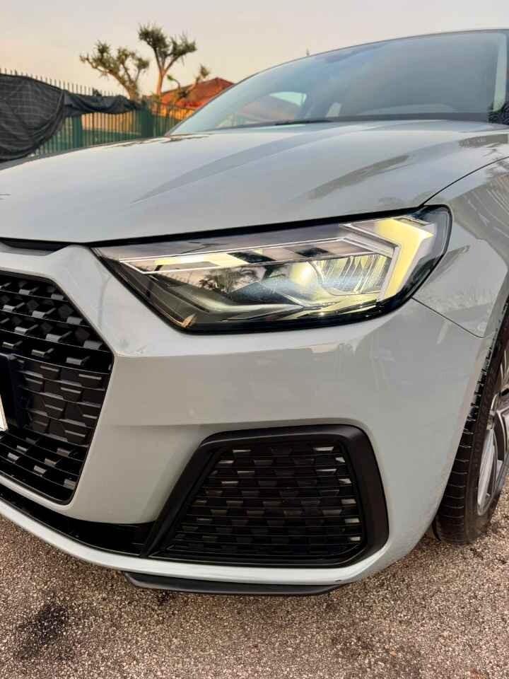 AUDI A1 SPORTBACK 30 TFSI Identity Black 110 CV