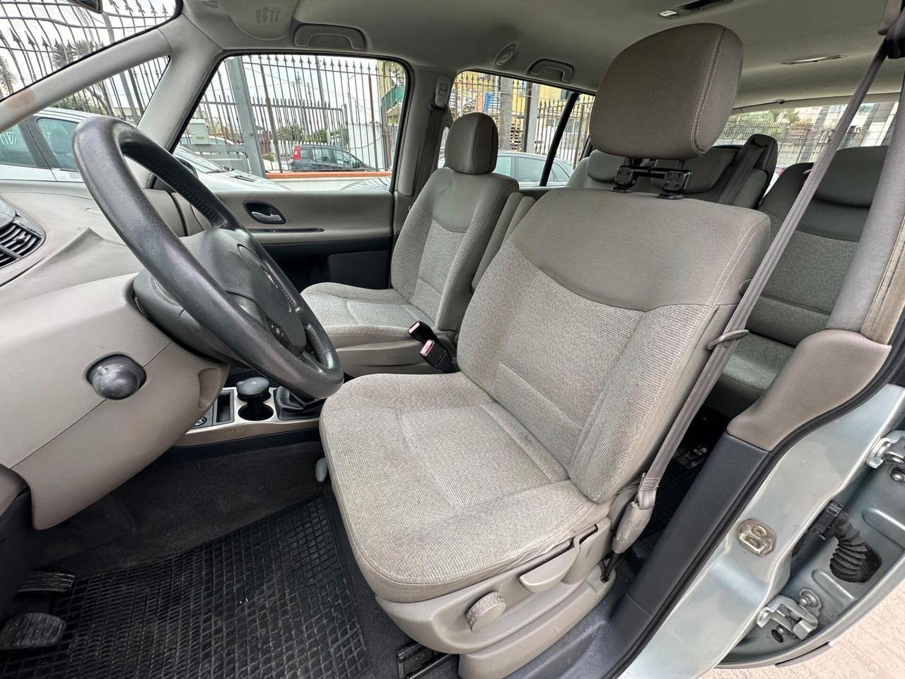 RENAULT ESPACE AUTHENTIQUE 7 POSTI