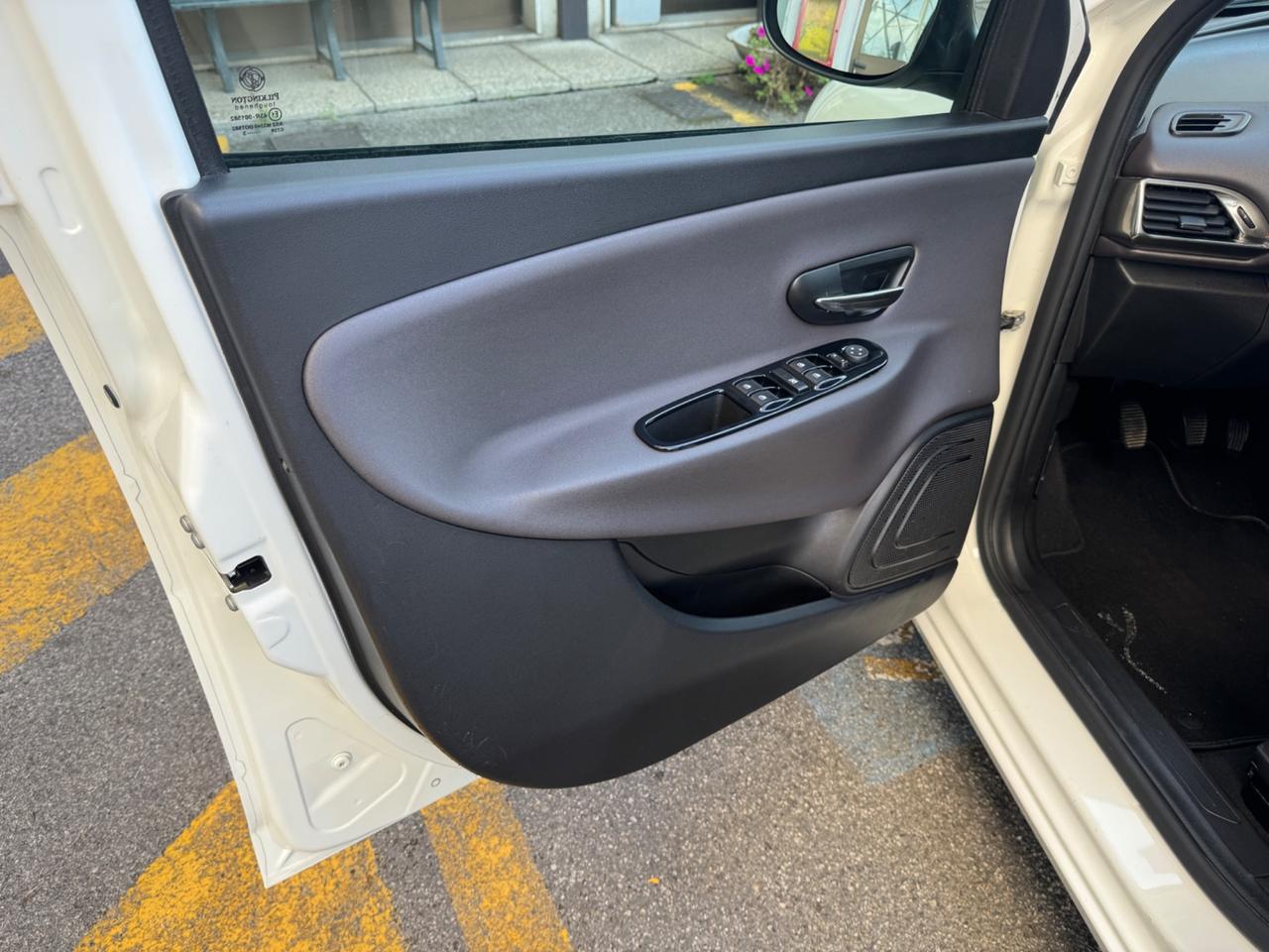Lancia Ypsilon 0.9 TwinAir 85 CV Platinum 2013