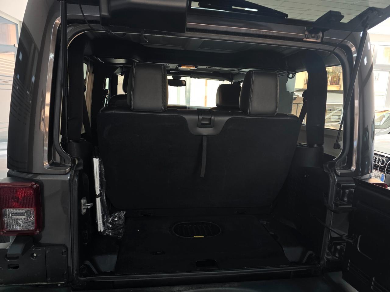 Jeep Wrangler Unlimited 2.8 CRD DPF Sahara Auto