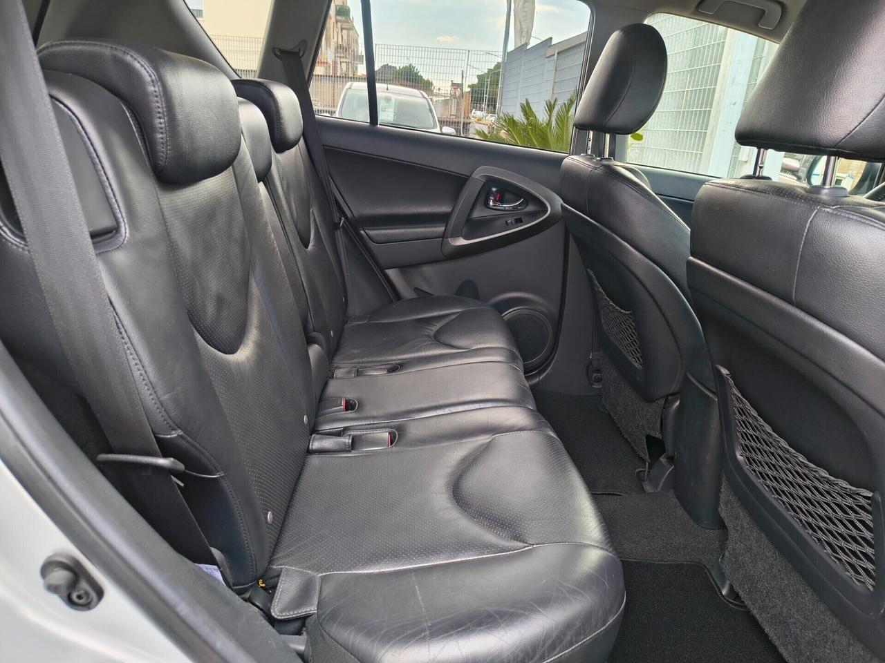 TOYOTA RAV4 2.2 DIESEL MODELLO LUXURY ANNO 2009