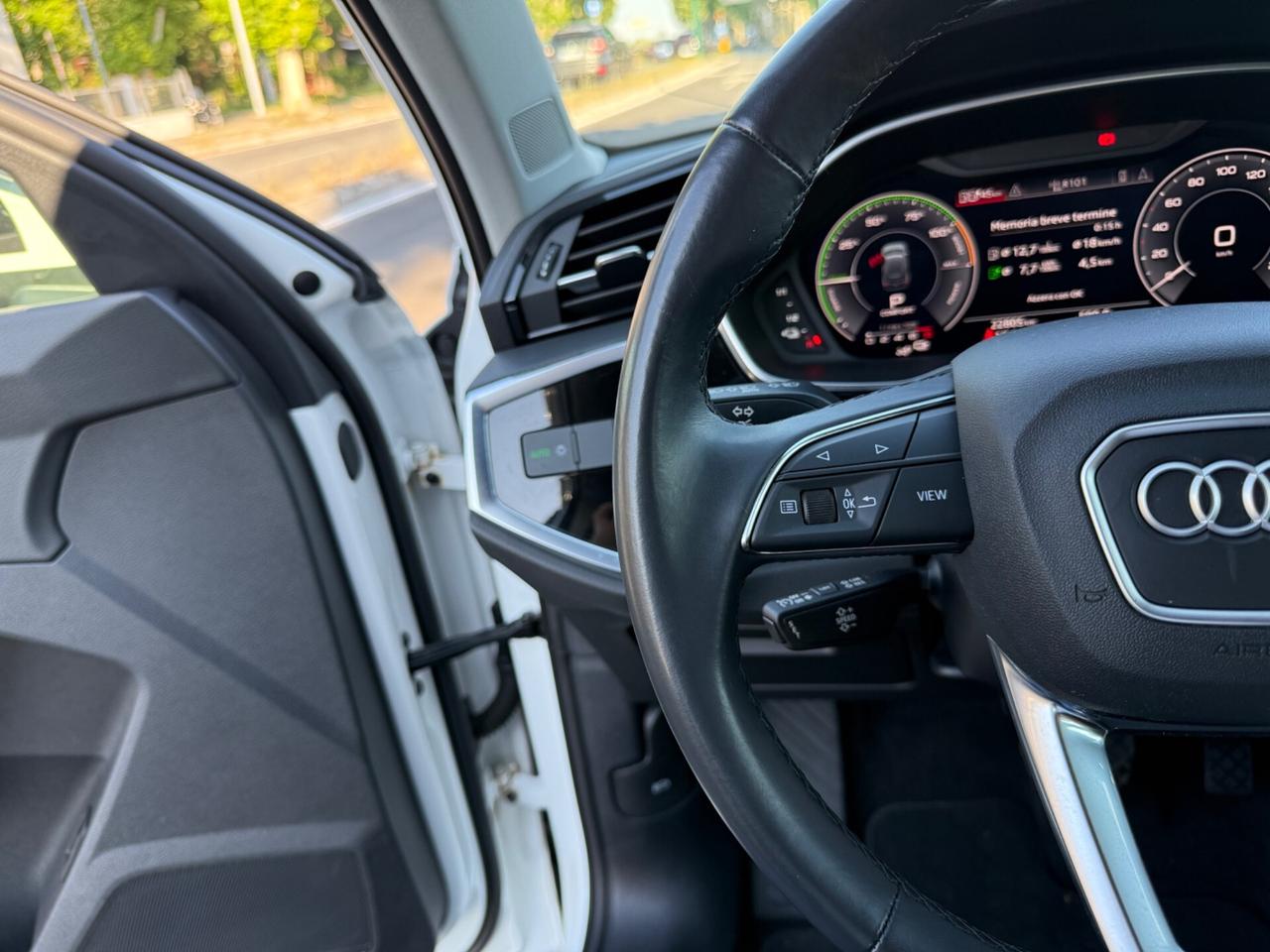 Audi Q3 45 TFSI e S tronic Business