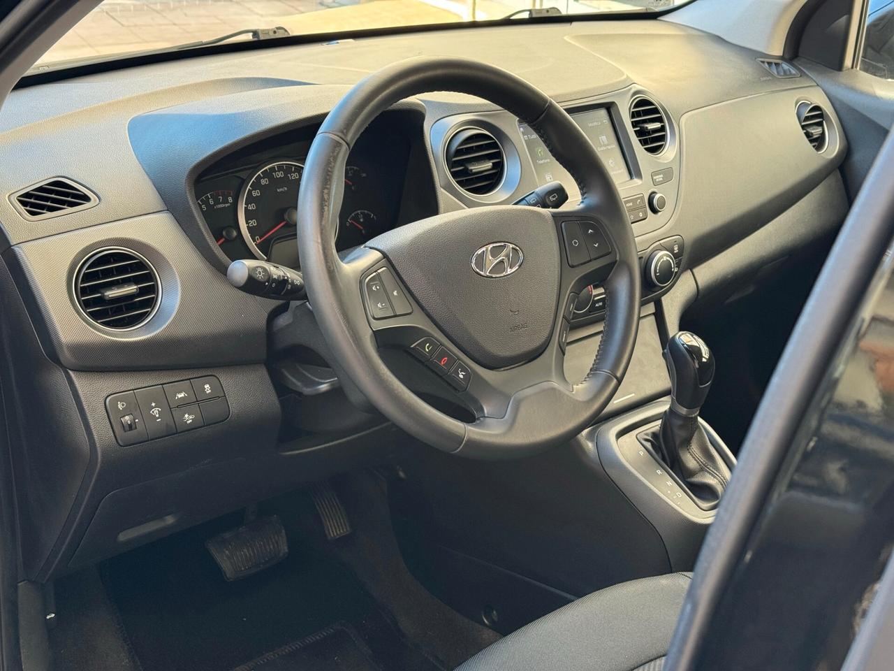 Hyundai i10 1.0 Tech Connect Pack automatica 67 cv