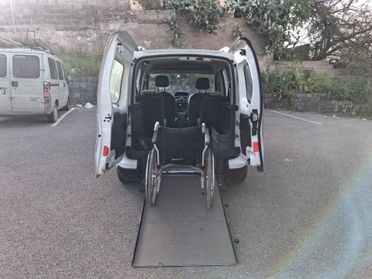 Renault Kangoo Pianale ribassato con rampa disabili in carrozzina