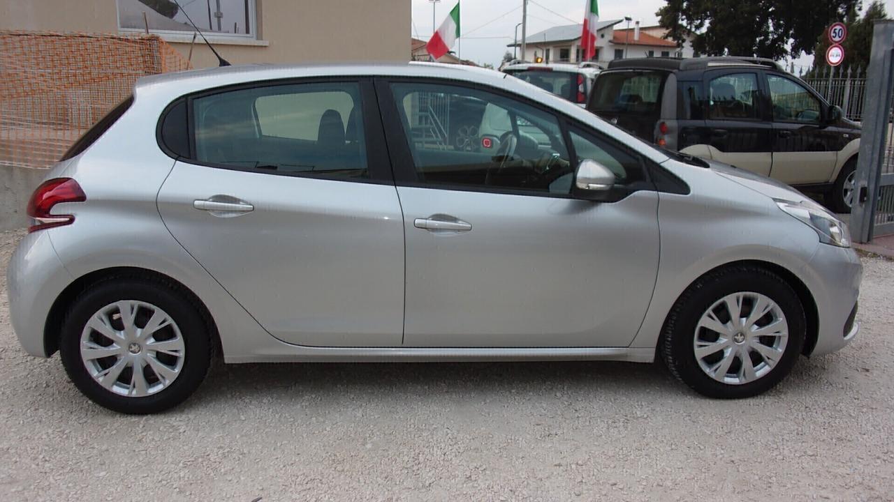 Peugeot 208 BlueHDi 75 5 porte Allure