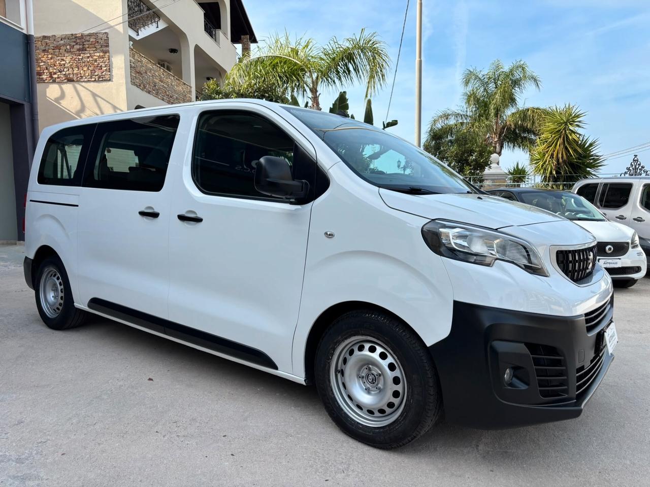 Peugeot Traveller Diesel 120 CV 9 Posti Doppia Porta