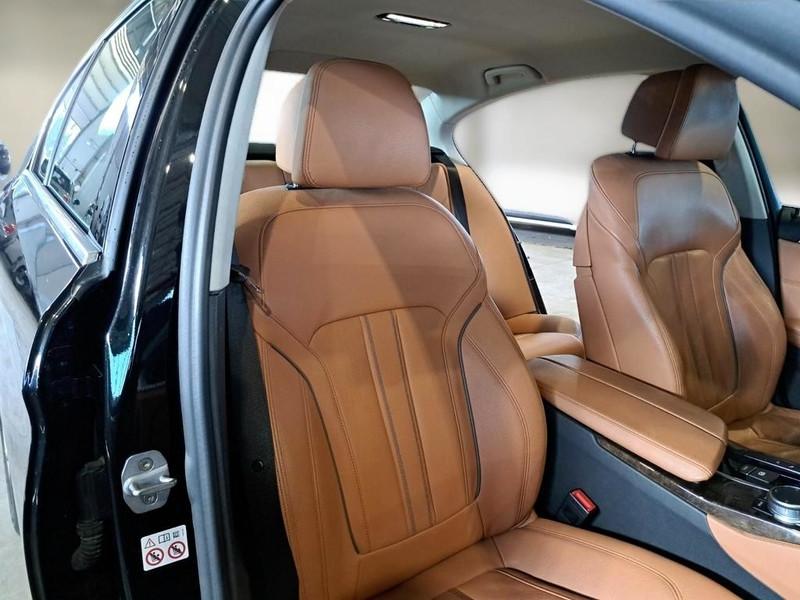 BMW 530 Luxury Auto 4 PORTE BERLINA