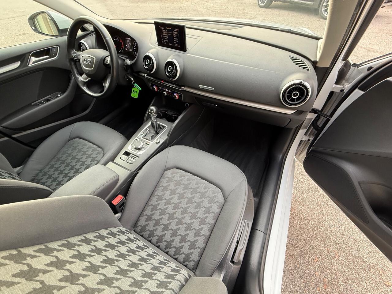 Audi A3 1.6 TDI S tronic 110 CV - Neopatentati