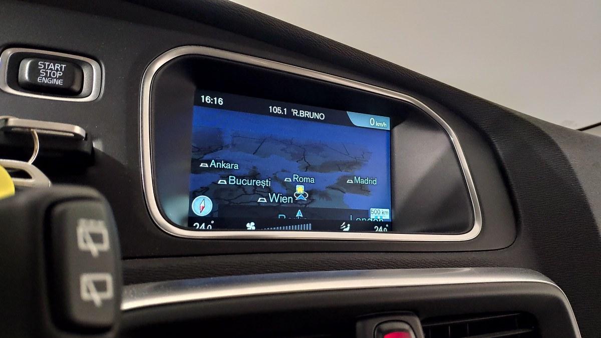 VOLVO V40 Cross Country D3 Momentum