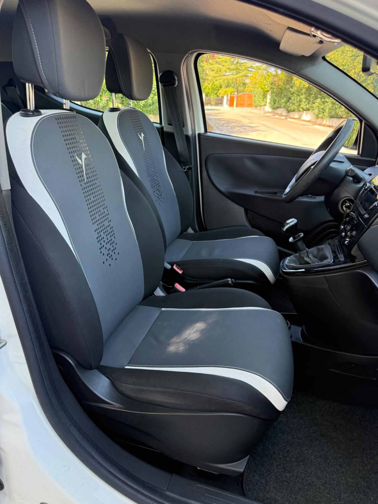 Lancia Ypsilon Ecochic Euro6B neopatentati uniprop