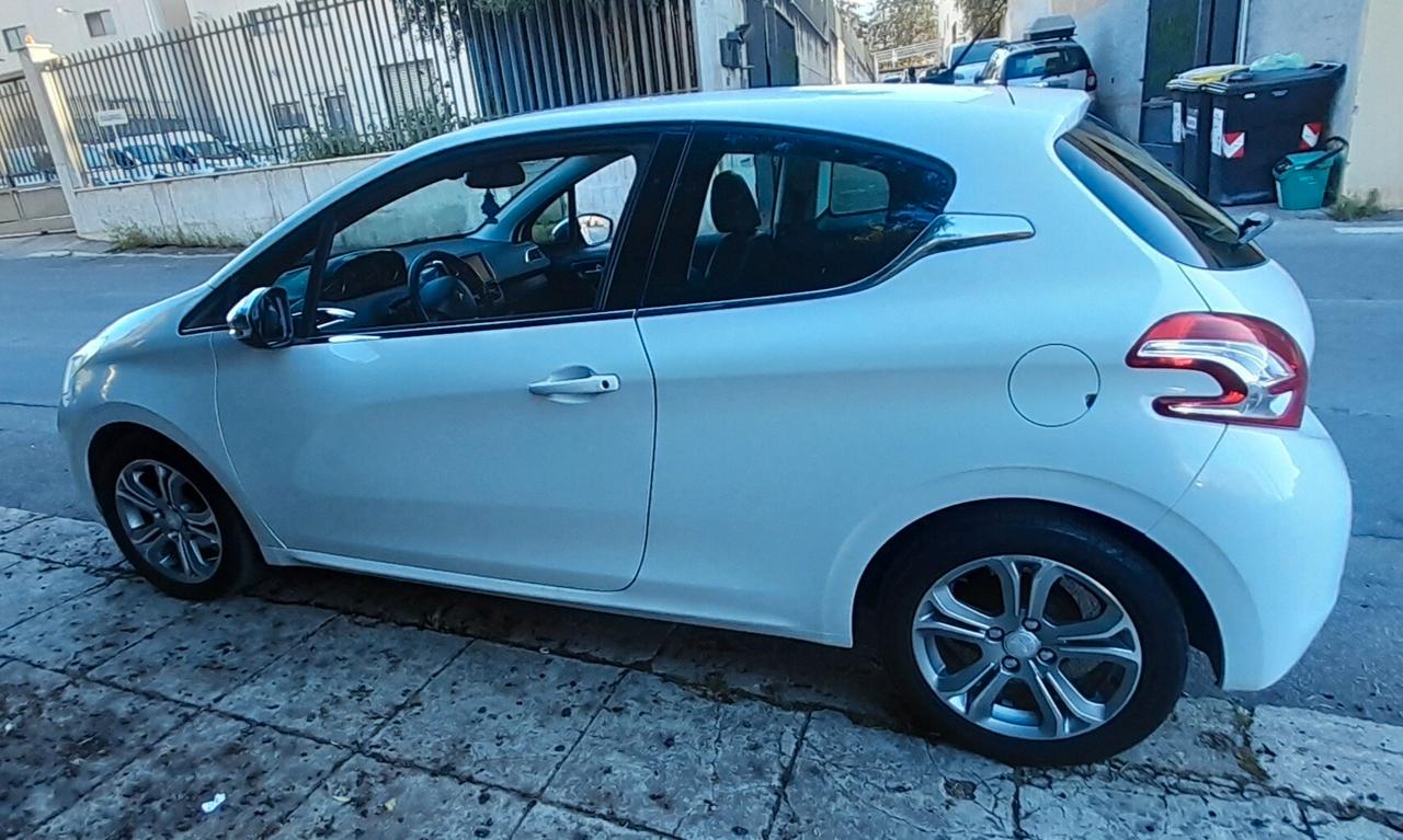 Peugeot 208 1.2 VTi 82 CV 3 porte Allure