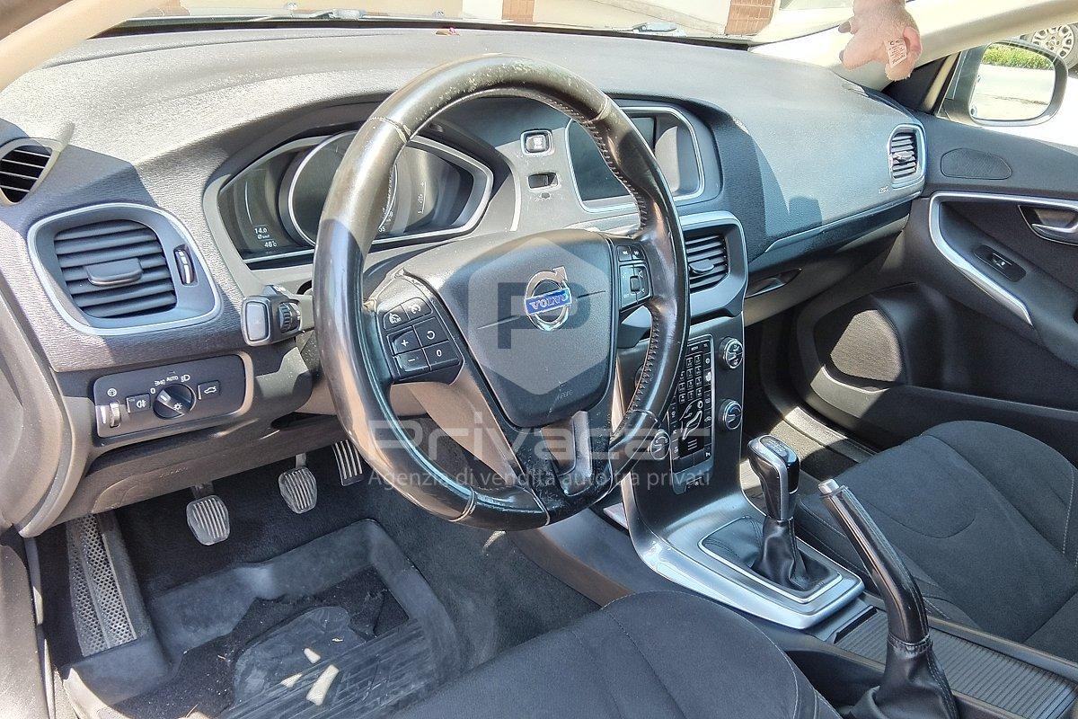 VOLVO V40 D2 R-design Momentum
