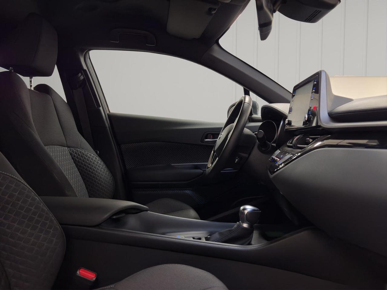 Toyota C-HR 1.8h Business e-cvt