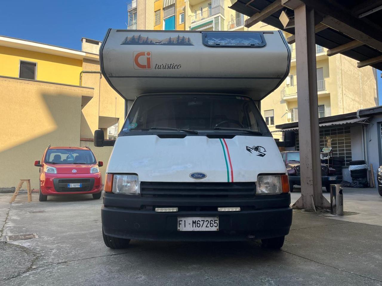 FORD TRASIT CARAVANS 520F
