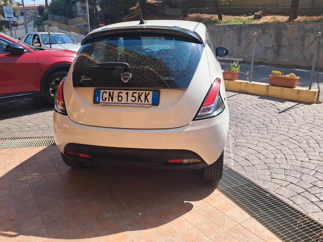 Lancia Ypsilon 1.0 FireFly 5 porte S&S Hybrid Silver