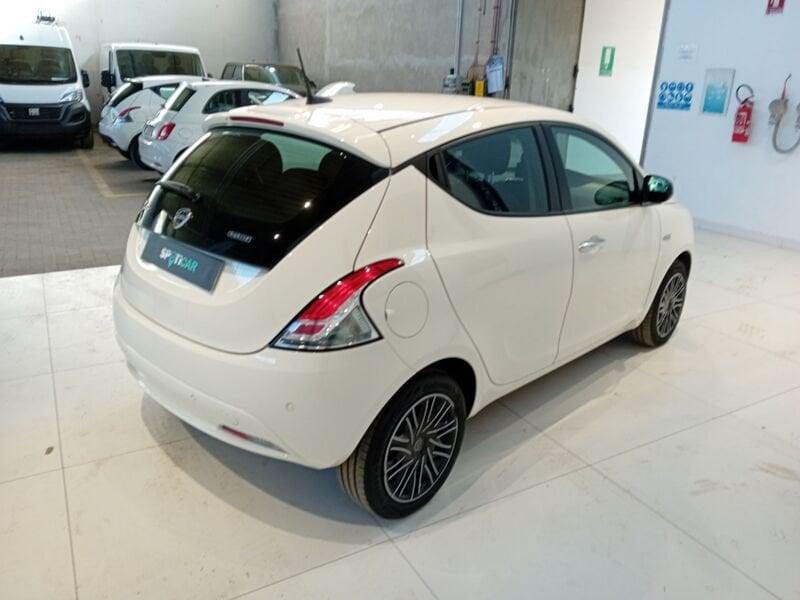 Lancia Ypsilon 1.0 FireFly 5 porte S&S Hybrid Gold