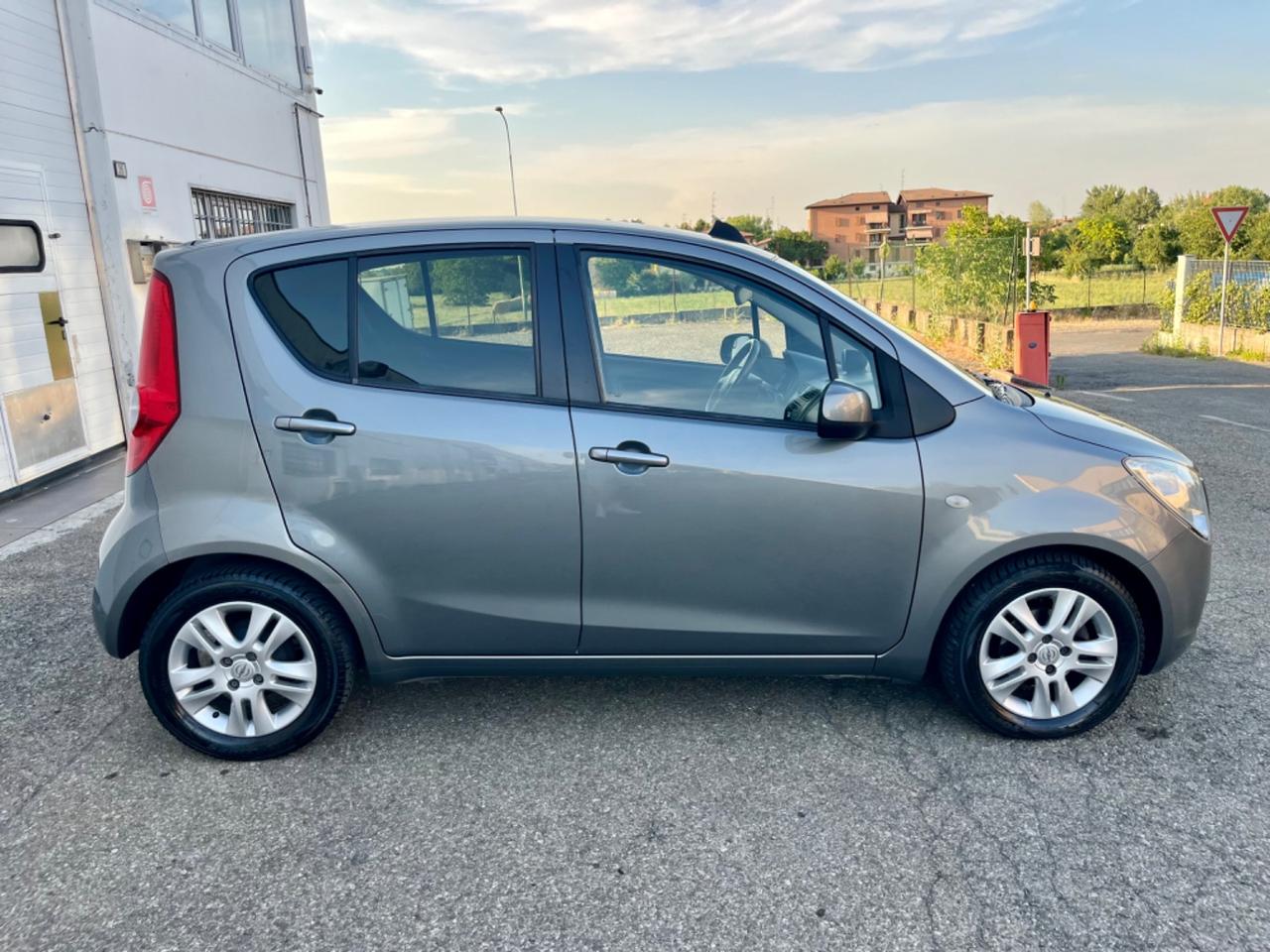 Opel Agila 1.2benz 2011 141.000km cambio automatico perfetta
