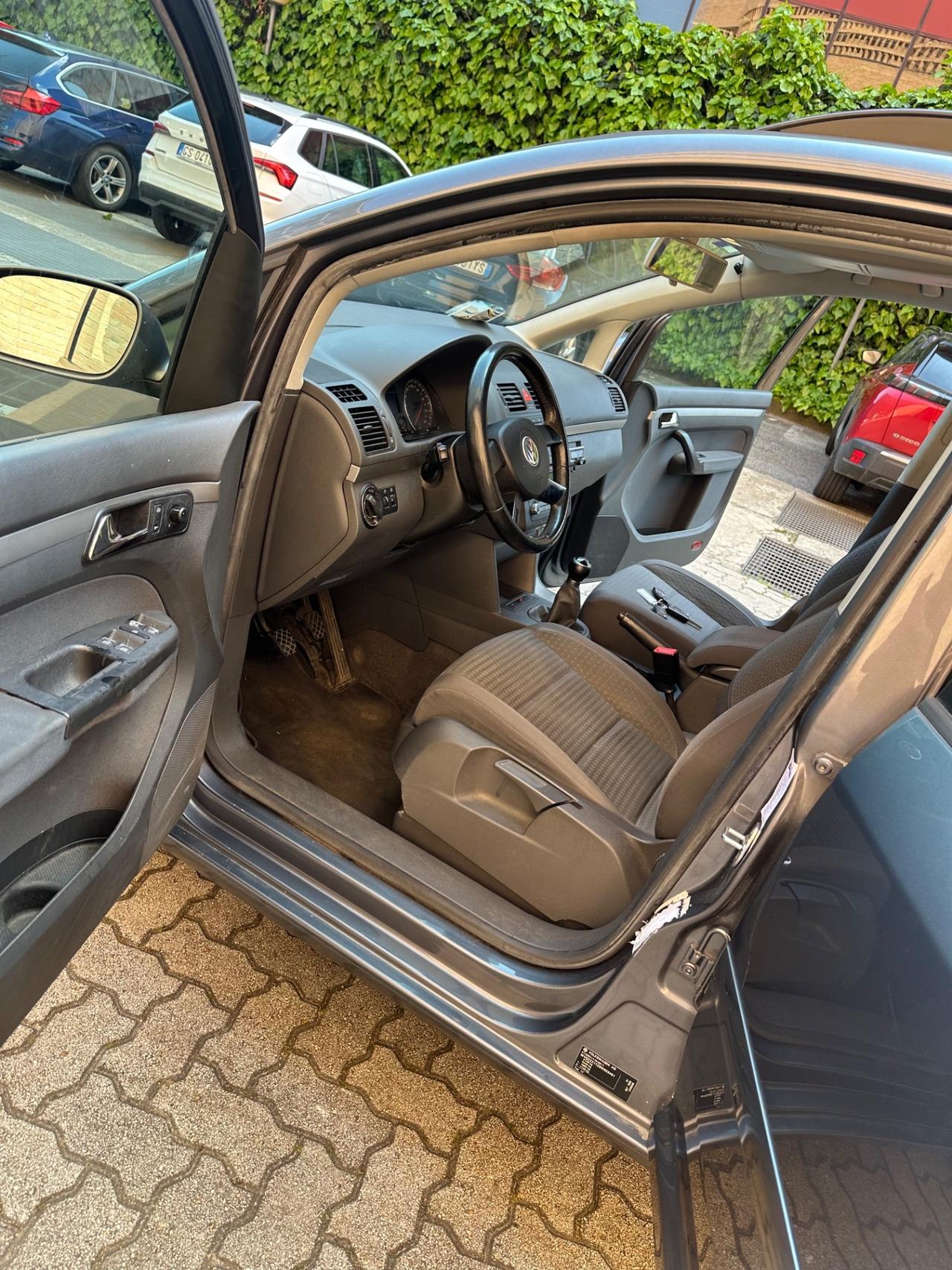 Volkswagen Touran 1.6 16V FSI Goal