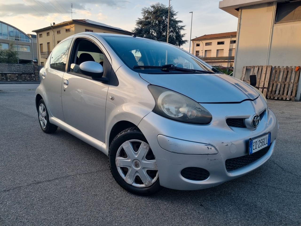 Toyota Aygo 1.0 12V VVT-i 5 porte Sol