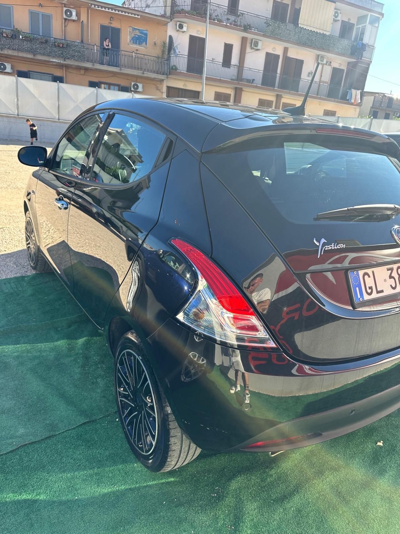 Lancia Ypsilon 1.0 FireFly 5 porte S&S Hybrid Gold