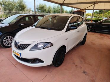 Lancia Ypsilon 1.0 FireFly 5 porte Hybrid Ecochic Silver 5700km