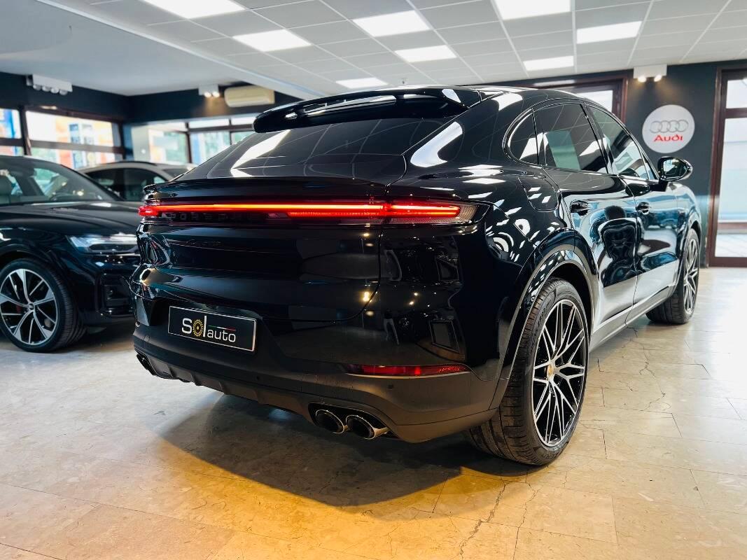 Porsche Cayenne Coupe Coupe e-hybrid Face lift 2024 auto nuova