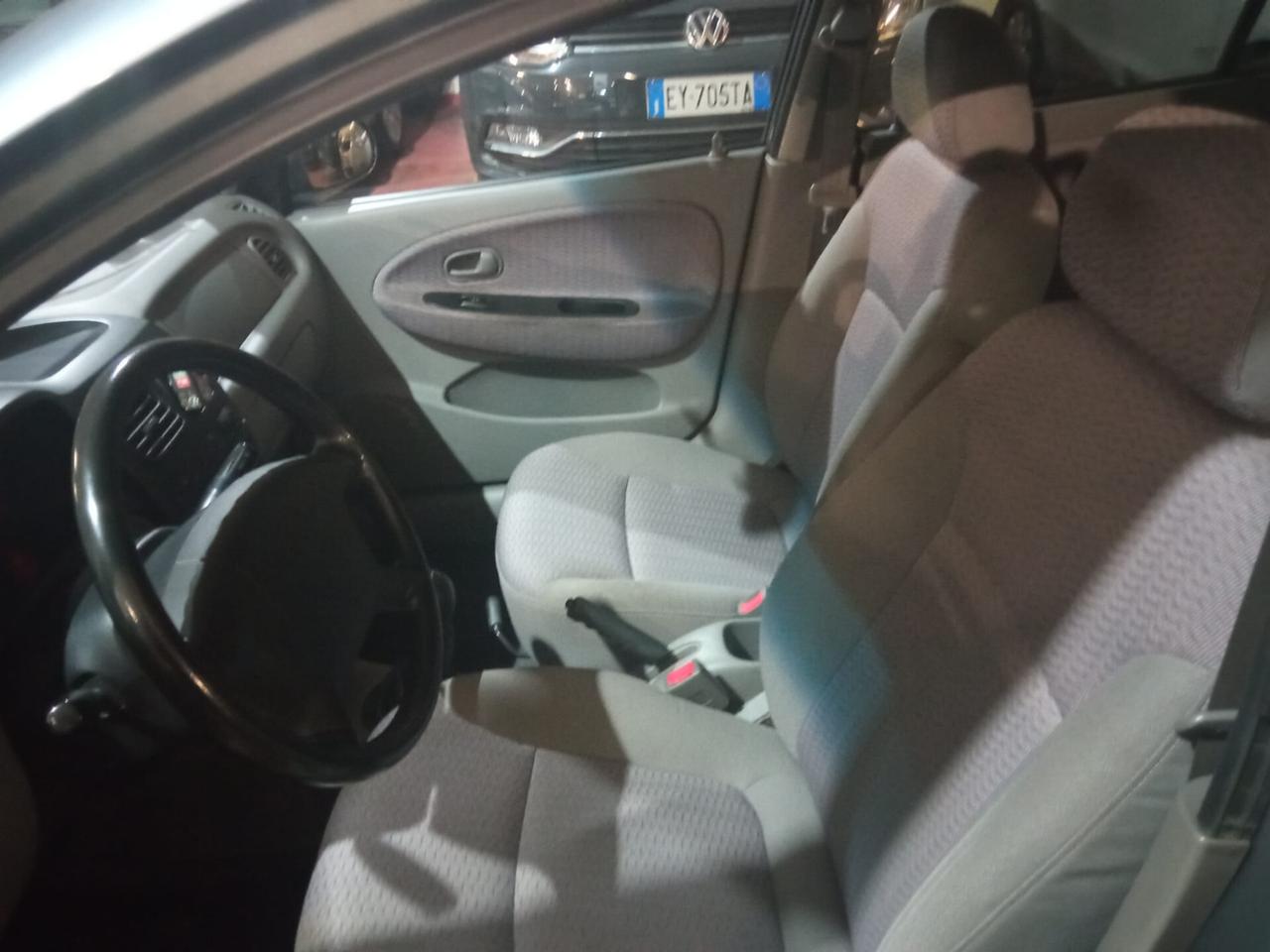 Kia Rio 1.5i 16V cat 5 porte LS Top