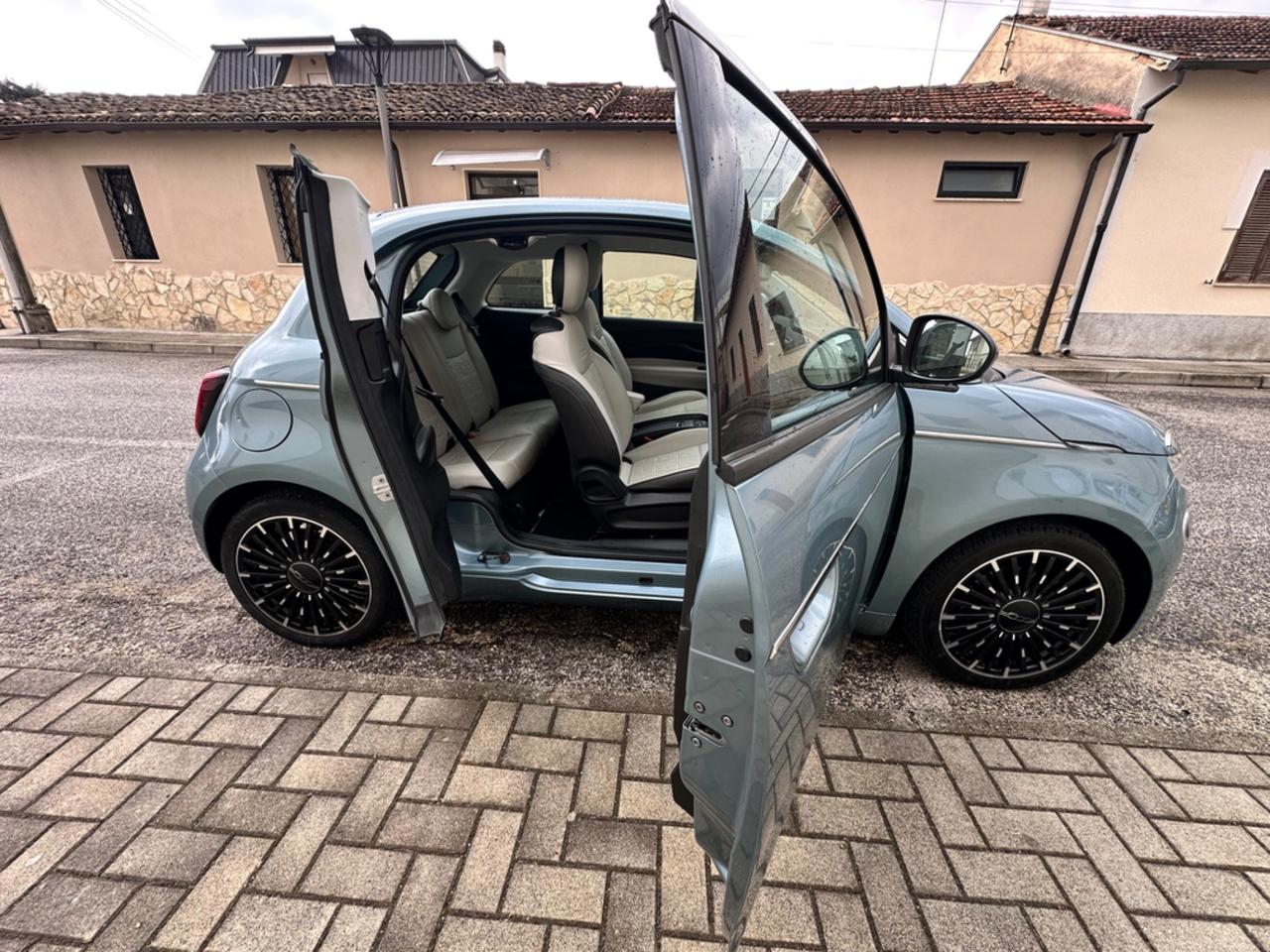 Fiat 500 500e 3+1 42 kWh La Prima