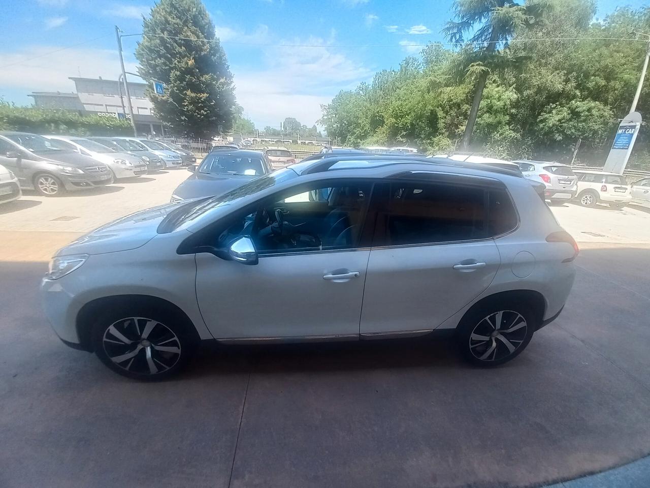 Peugeot 2008 BlueHDi 100 Allure