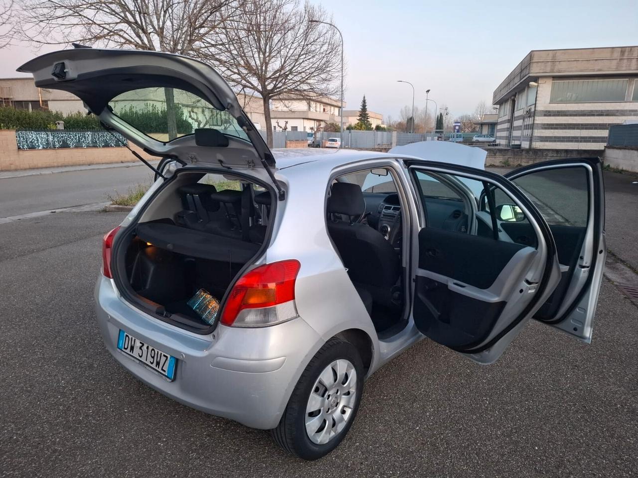 Toyota Yaris 1.0 5 porte SOLAMENTE 104.000 KM