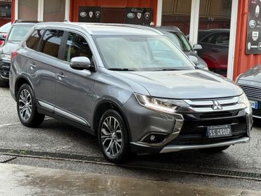Outlander 2.2 DI-D 4x4-Instyle -7 posti-unipro-rate-E6