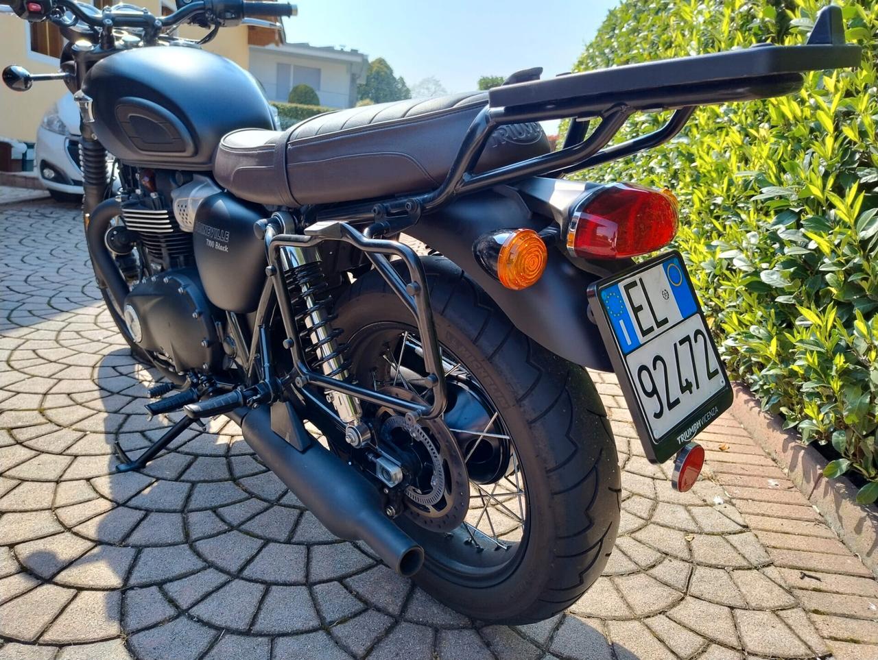 Triumph Bonneville T100 Black Nero opaco