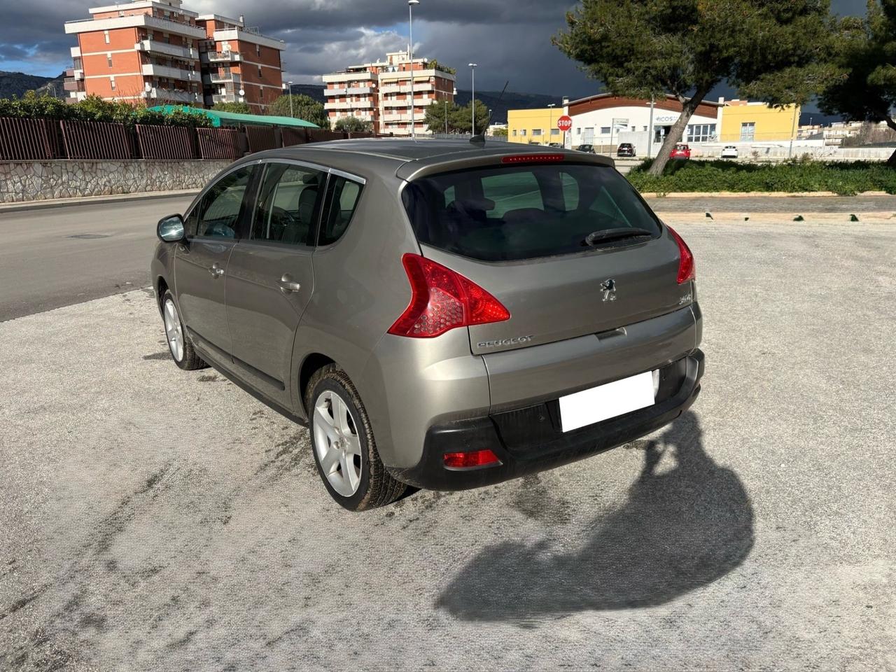 Peugeot 3008 1.6 HDi 110CV cambio robotizzato Business