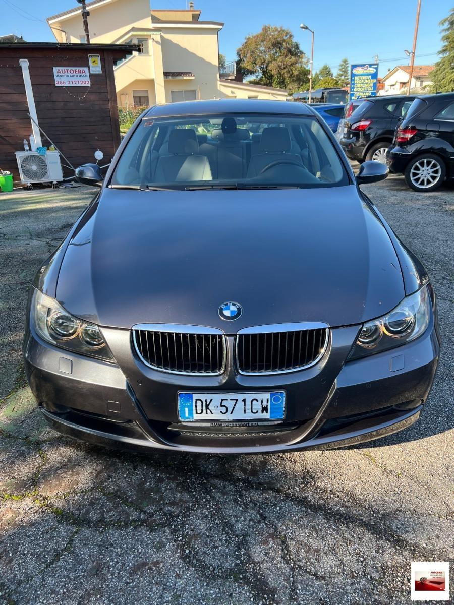 BMW - Serie 3 - 318i Attiva