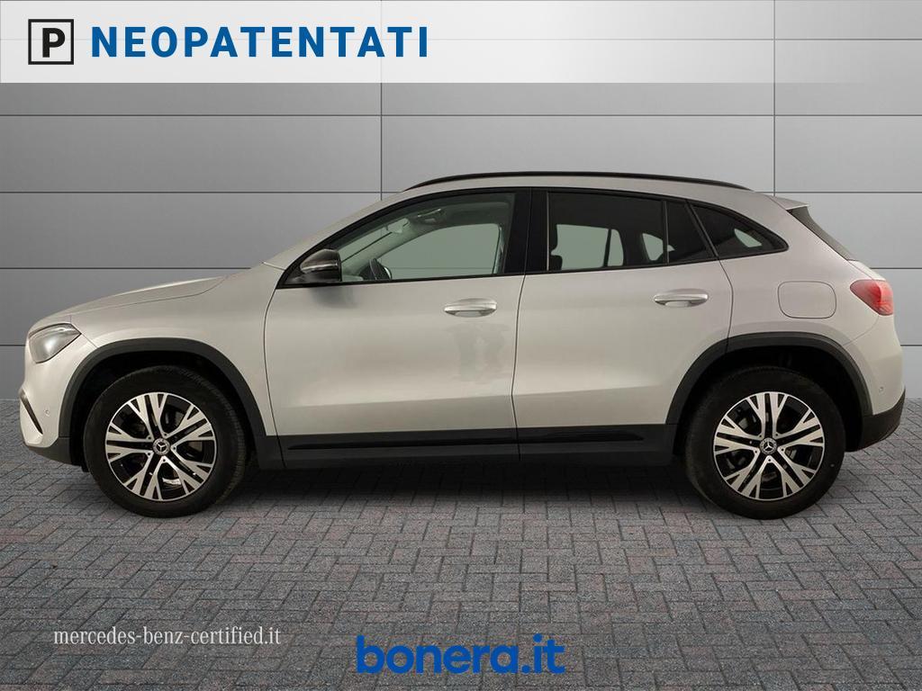 Mercedes GLA 180 180 D Progressive Advanced 8G-DCT